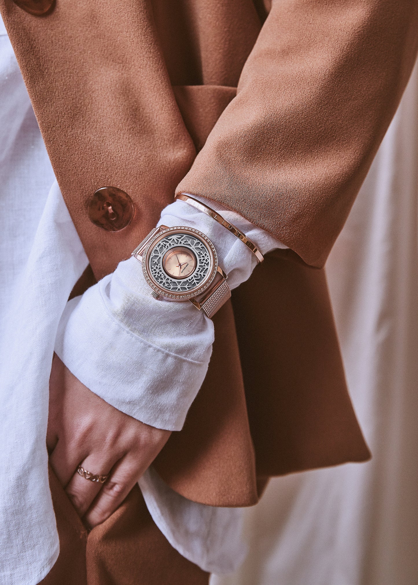 Crystal Lively Locket Watch | Rose Gold Minimalist Watch with Artistical Charm | Silver Ring of Snow